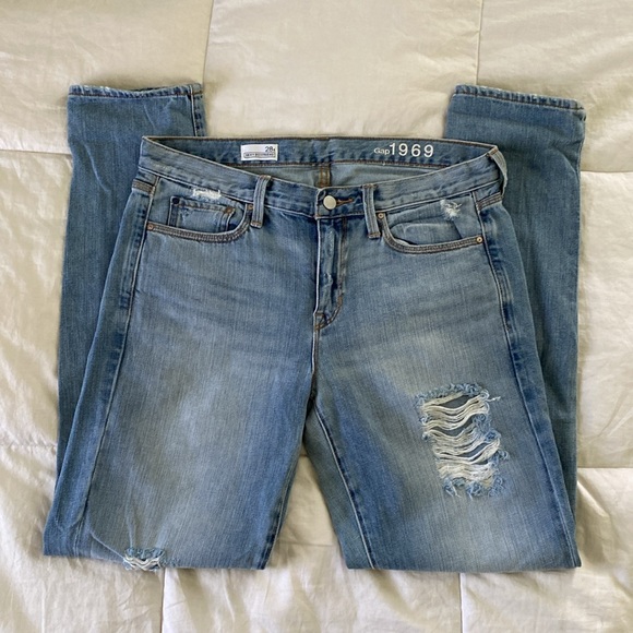 Gap Sexy Boyfriend Jeans Distressed, Lighter Wash, Size 28 Tall - Picture 4 of 11